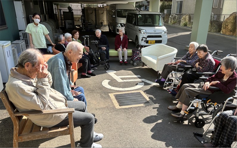 天気が良い日は外気浴☀